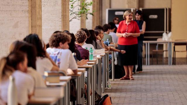 Maturità 2025, latino al Classico e matematica allo Scientifico: oggi la seconda prova