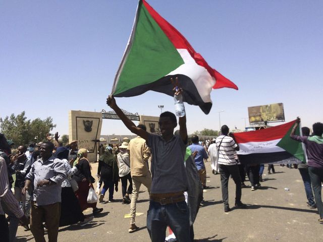 Lemondásra kényszeríthette a szudáni elnököt a hadsereg