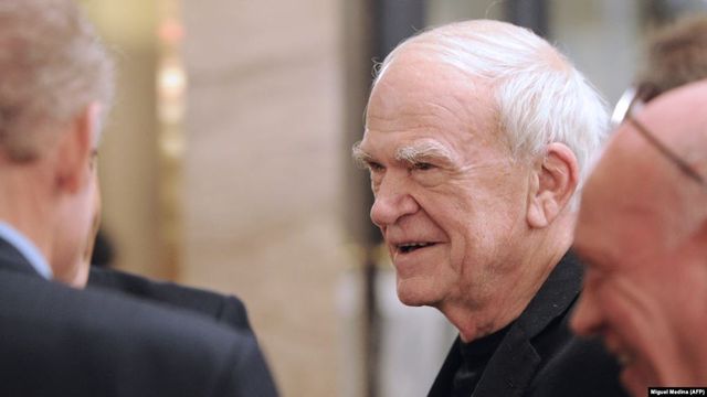 Писателю Милану Кундере вернули чешское гражданство