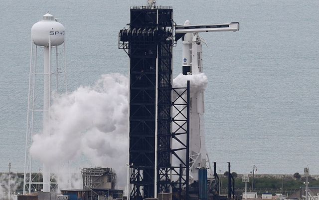 SpaceX și NASA vor încerca pentru a doua oară să lanseze capsula cu echipaj uman în spațiu