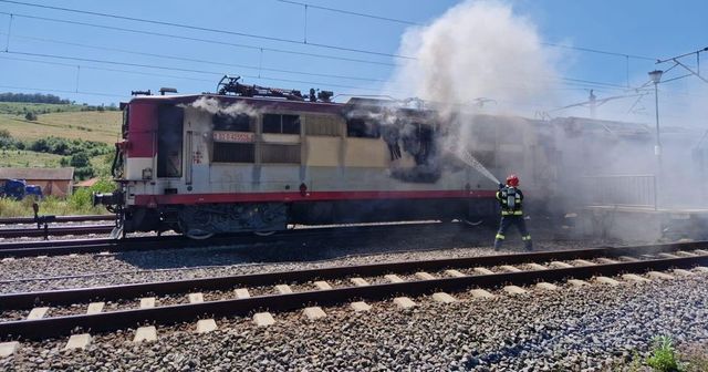 Panică în gara din Sinaia, după ce un incendiu a izbucnit într-un tren cu 120 de călători