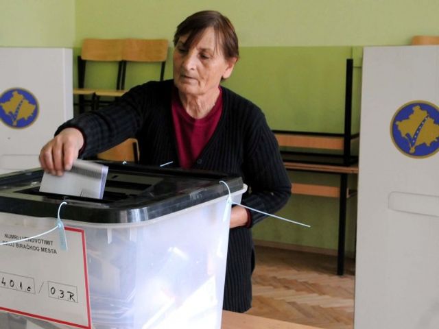 Алергия към бюлетини прати служители на ЦИК в Косово в болница