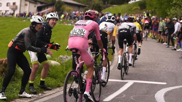 Del Toro gana en un Giro que es cosa de tres