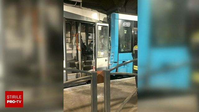 Un autobuz și un tramvai s-au ciocnit în Pasajul Victoriei. Cinci persoane au ajuns la spital