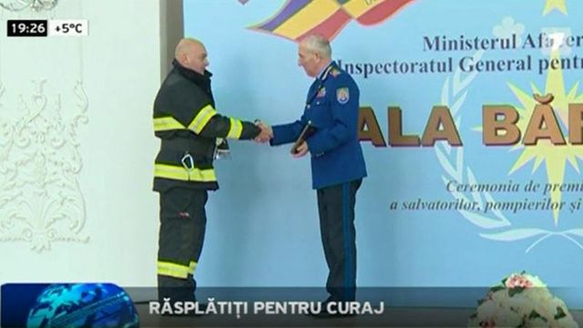 98 de salvatori și pompieri, premiați la Gala Bărbăției