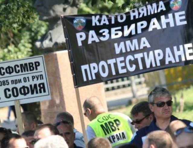 Недоволни полицаи ще протестират в София