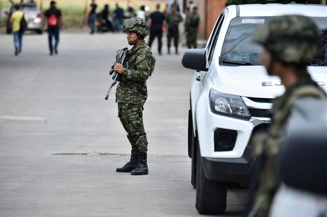 Arrestato per abusi sessuali il papà dei bambini sopravvissuti per 40 giorni nella giungla in Colombia