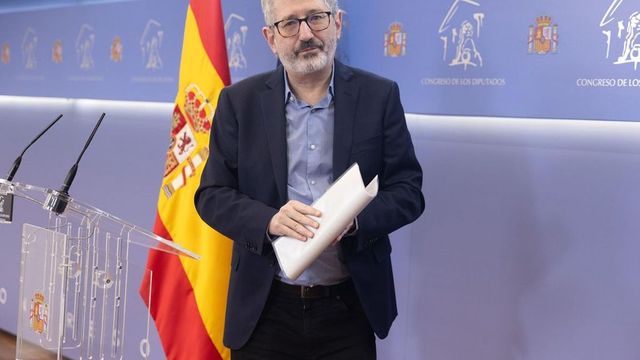 Carlos Martín dimite como coordinador de Sumar por motivos de salud y seguirá en el Congreso