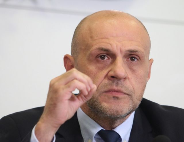 Томислав Дончев изчаква официалното разследване за къщата в Барселона