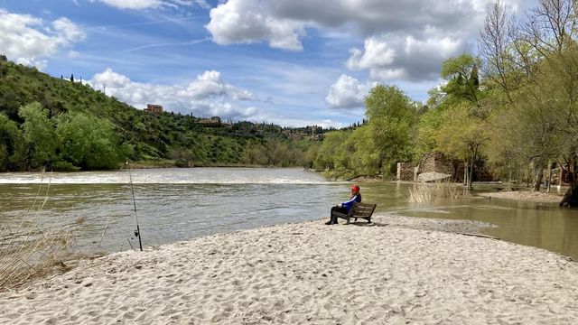 Toledo decide conservar la playa que ha emergido en la ribera del Tajo con las lluvias de marzo