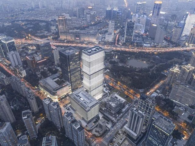 Un zgârie-nori spectaculos inspirat de Coloana Infinitului a lui Brâncuși, inaugurat în China