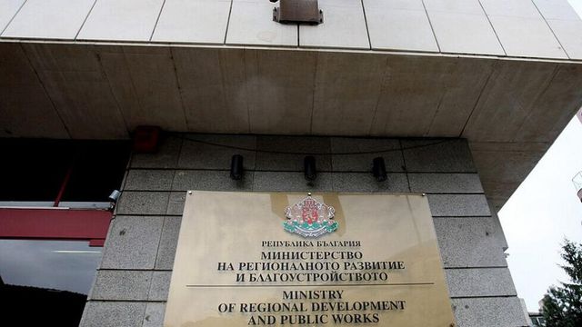 Тестват всички служители на регионалното министерство
