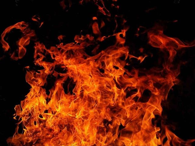 Возможно - поджег: в Париже горит Лионский вокзал