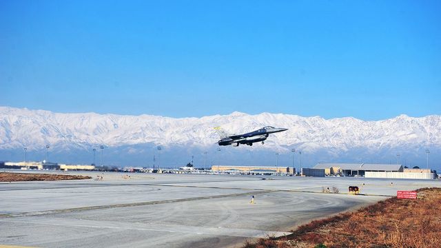 Trump amenință cu sancțiuni dacă talibanii nu returnează baza aeriană Bagram