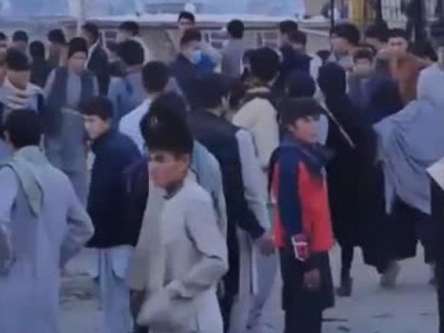 Жертвите на атентата срещу училище в Кабул станаха 58