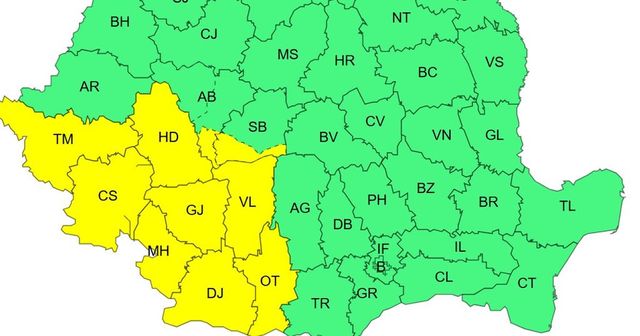 Sfârșit de săptămână cu furtuni și vijelii, dar și caniculă. Județele care intră sub cod galben