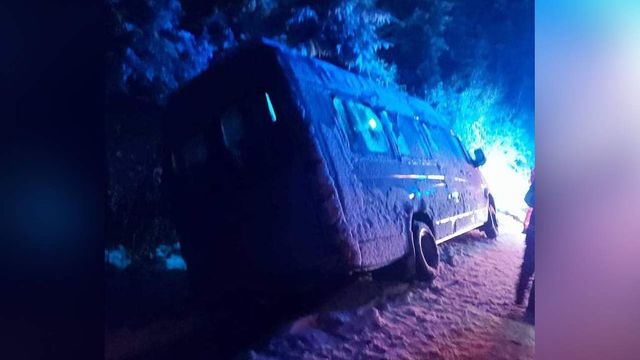 Microbuz cu 15 adolescenți, implicat într-un accident rutier grav în Vrancea