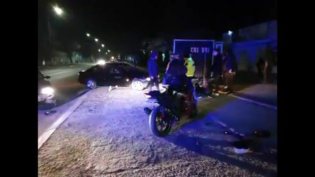 Двое в больнице: мотоцикл столкнулся с автомобилем в Каушанах