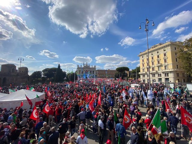 Sindacati in piazza, Landini: “Manifestazione difende democrazia di tutti, sciogliere neofascisti”