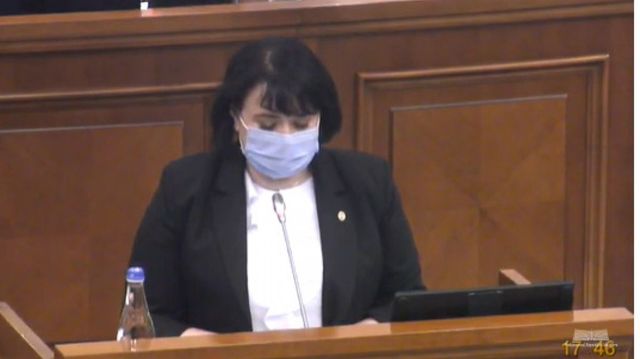Moțiunea împotriva ministrului Viorica Dumbrăveanu, examinată în Parlament