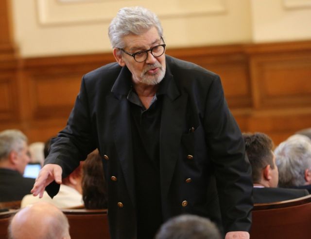 Стефан Данаилов влезе по спешност във ВМА