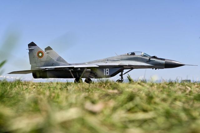 Министерството на отбраната обяви обществена поръчка за ремонт на шест двигателя за МиГ-29