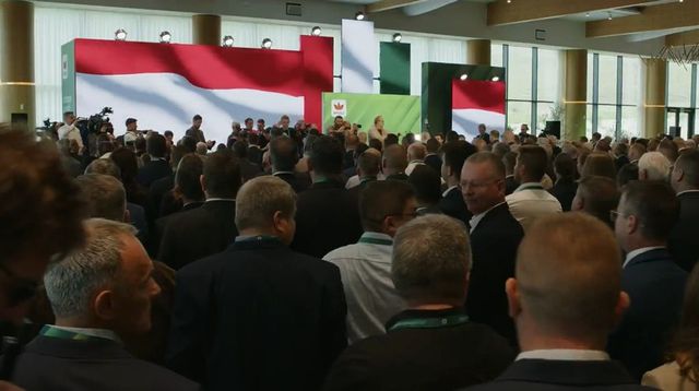Incident la Congresul UDMR. La intonarea imnului secuiesc Grindeanu a ieșit din sală, Bolojan a rămas pe loc