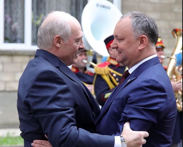 Igor Dodon l-a felicitat pe Lukașenko cu victoria la alegeri