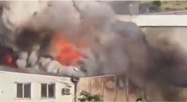 Esplosioni e incendi in una fabbrica di batterie di litio in Spagna, allarme nube tossica