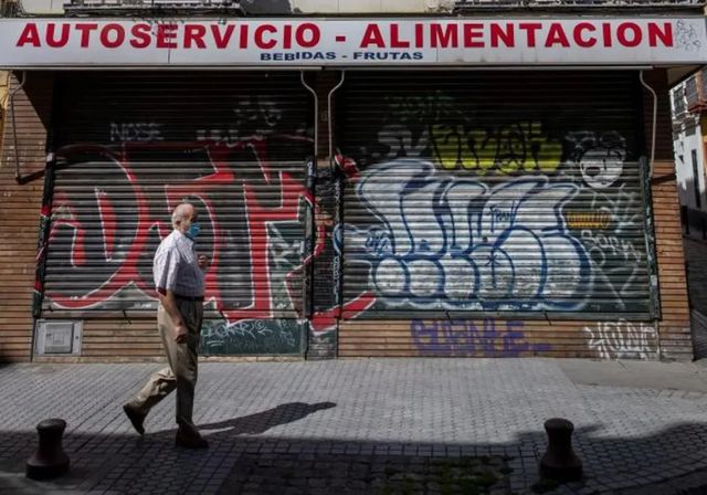 La subida del precio de la vivienda asfixia a los pequeños comercios: cada día cierran 28