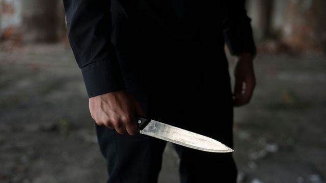 Un bărbat a înjunghiat 3 tineri în Botoșani. Una dintre victime a murit