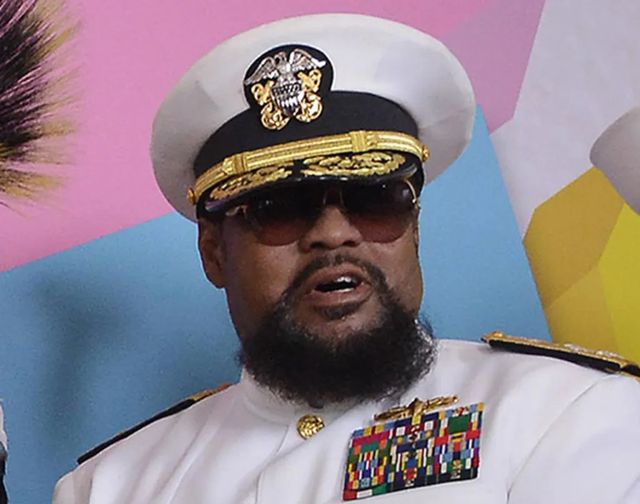Victor Willis dei Village People collassa sul palco durante il concerto a Palermo