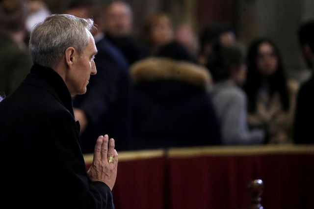 Le restrizioni sulla Messa in latino volute da Papa Francesco “hanno spezzato il cuore” di Ratzinger