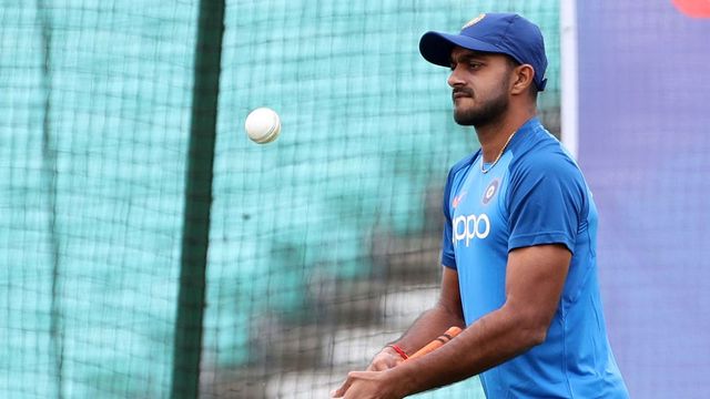 Vijay Shankar Gets Hit in the Forearm During Nets, Sent for Scans