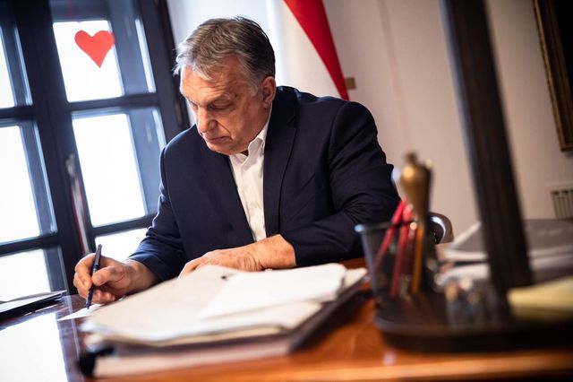 Orbán Viktor Románia új kormányfőjének: a szomszédok számíthatnak egymásra