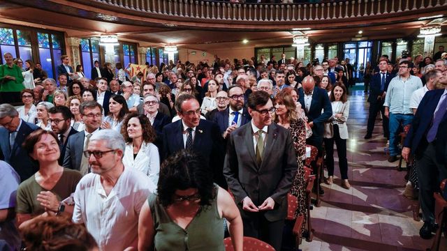 La derecha se lanza contra el Constitucional
