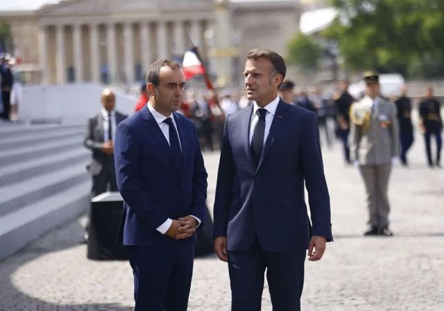 Crece la presión sobre Macron para que dimita y Francia recupere la estabilidad
