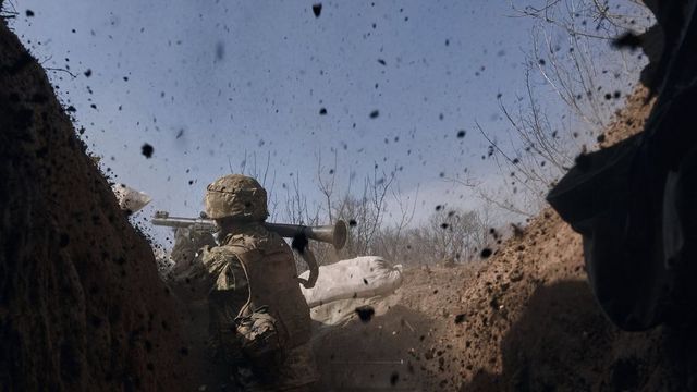 Ukrajinské zprávy nepřímo naznačují, že Rusové téměř obklíčili Bachmut