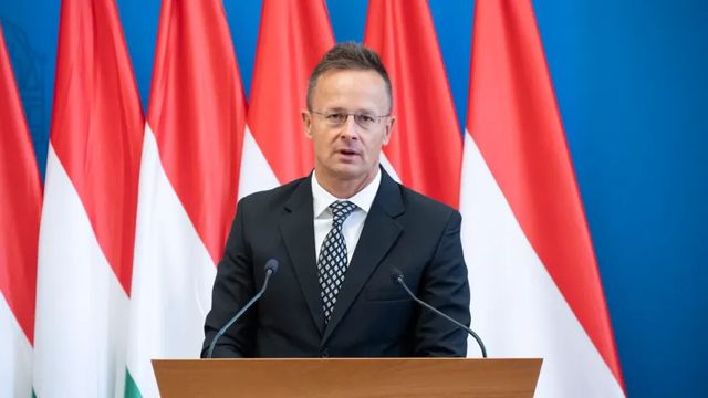 Szijjártó Péter oroszokkal és szerbekkel tárgyal egy új kőolajvezeték építéséről