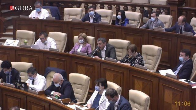 Gațcan și-a retras cererea de renunțare la mandatul de deputat; Ciobanu: Aveți toți dinții în gură? Sunt reduceri la mall?