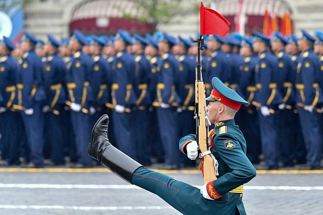 Румен Радев няма да присъства на Парада на победата в Москва