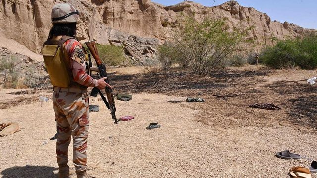 Suicide attack kills 16 soldiers in Pakistan