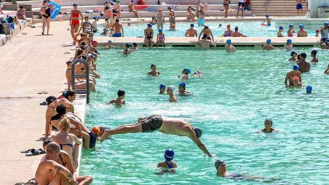 Capelli nel bocchettone della piscina: bimba di 12 anni rischia di annegare a Misano Adriatico