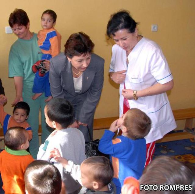 Centrele de plasament pentru orfani vor fi desființate până în 2021. Copiii vor locui în case și apartamente de tip familial