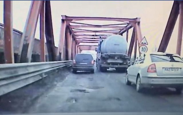 Un austriac s-a spânzurat de Podul de la Mărăcineni