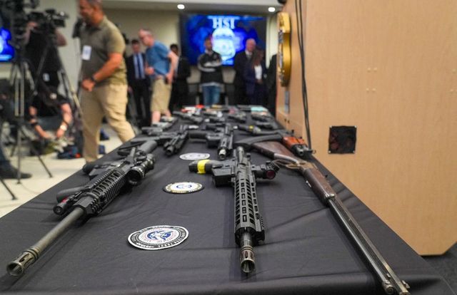 Trump aprobă prima vânzare de arme către Ucraina