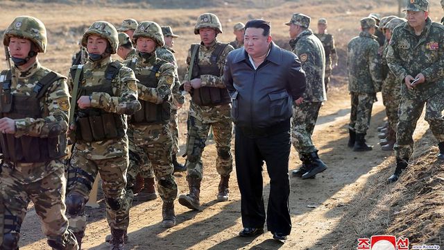 Háborút modellezett Észak-Korea, Kim Dzsongun személyesen vezette a gyakorlatot
