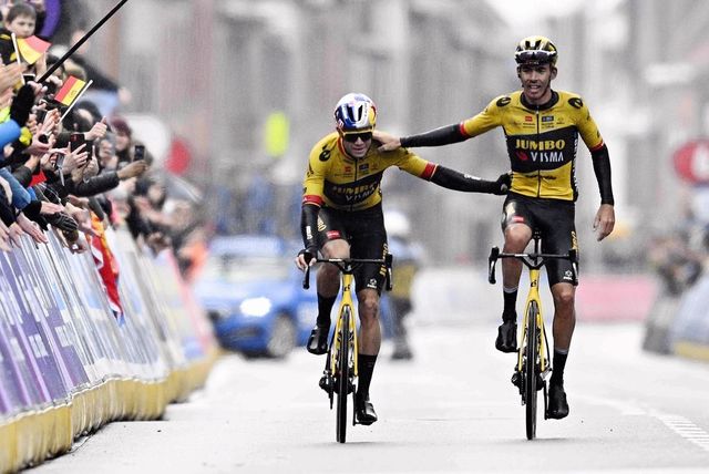 Laporte vince Gand-Wevelgem 2023, Ganna cade