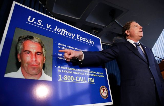 Lemondott az amerikai munkaügyi miniszter az Epstein-botrány miatt