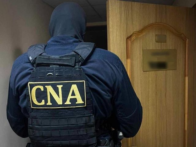 Directorul Spitalului Clinic Bălți și alți angajați, reținuți de CNA pentru corupție